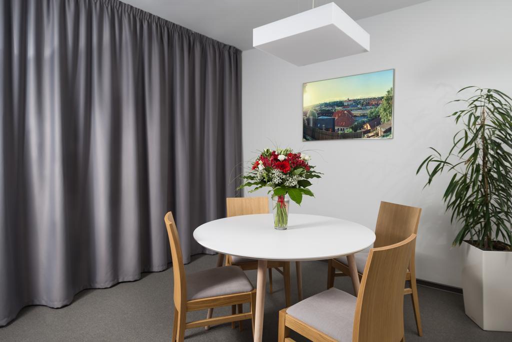 Hotel Atom Třebíč Zimmer foto